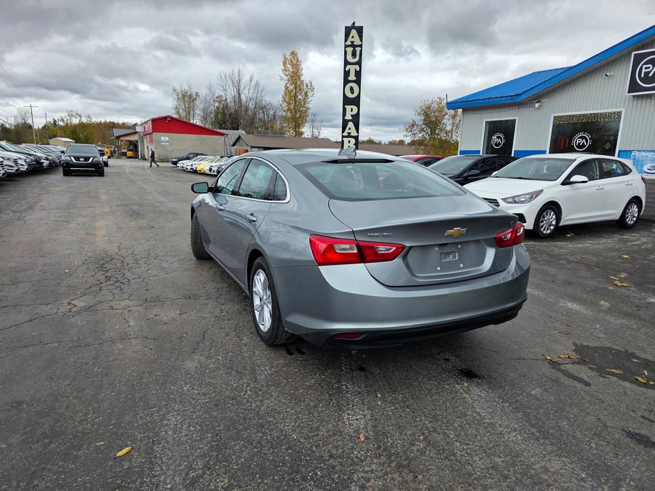 2023 Chevrolet Malibu 1LT Photo2