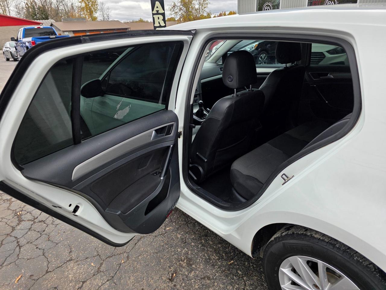 2015 Volkswagen Golf TSi  S Photo