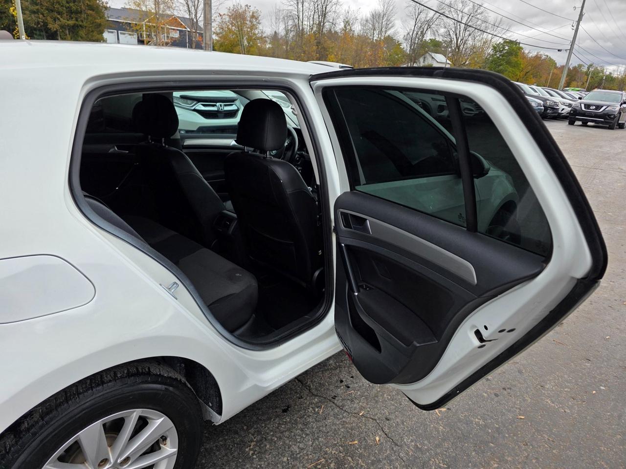 2015 Volkswagen Golf TSi  S Photo