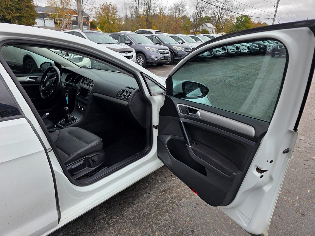 2015 Volkswagen Golf TSi  S Photo