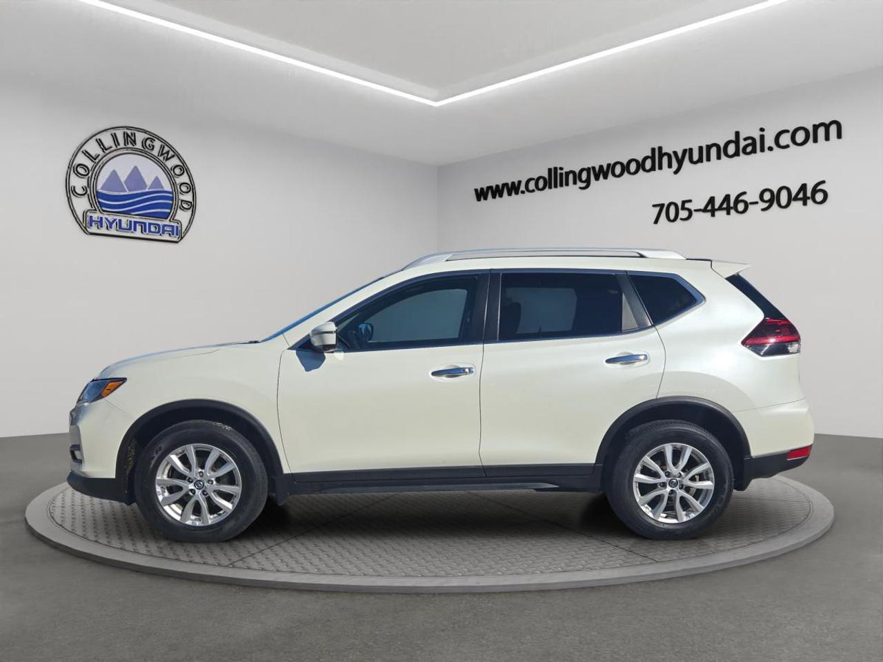 2018 Nissan Rogue SV Photo3