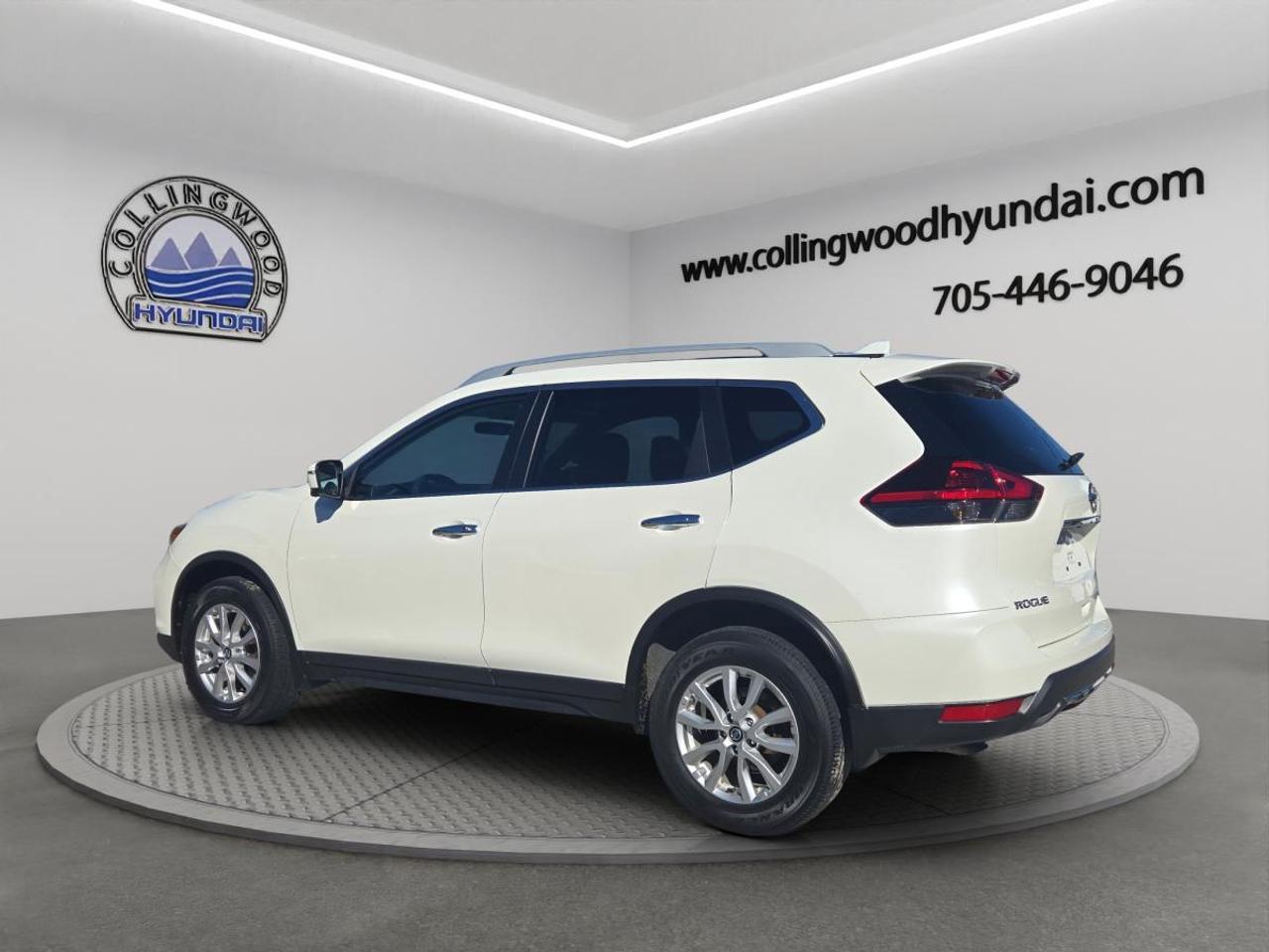 2018 Nissan Rogue SV Photo