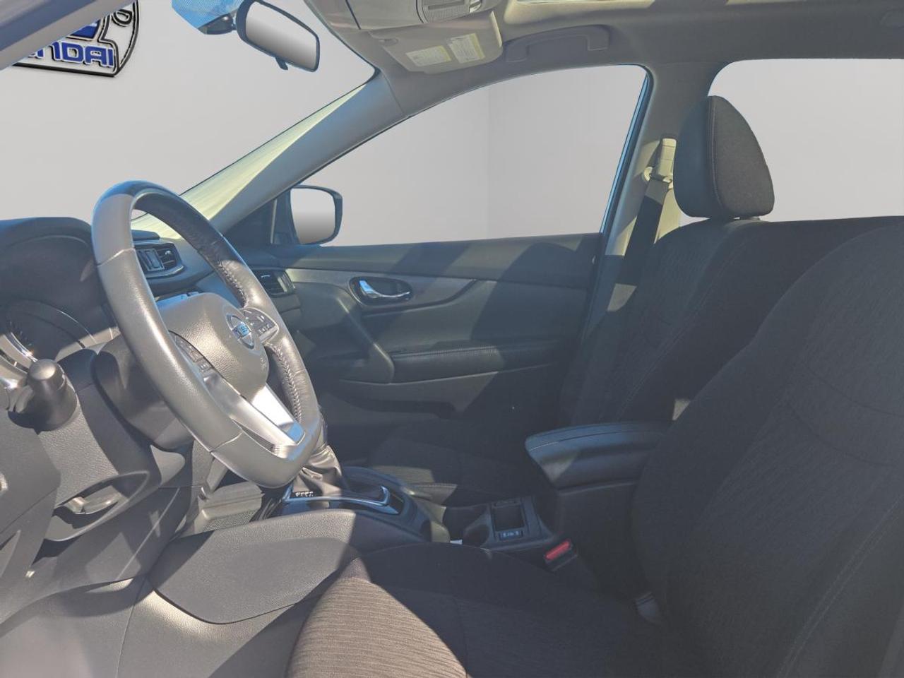 2018 Nissan Rogue SV Photo