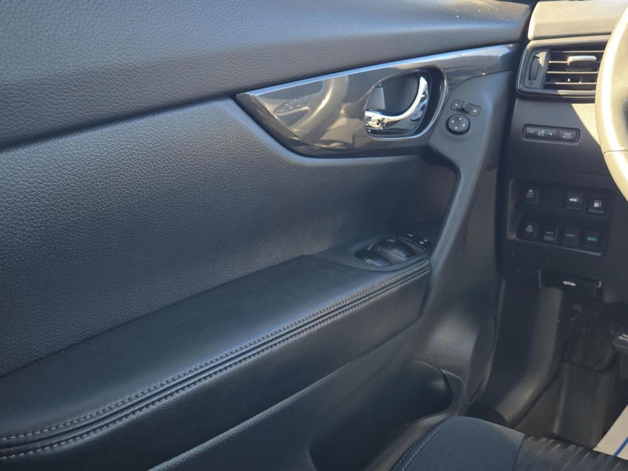 2018 Nissan Rogue SV Photo