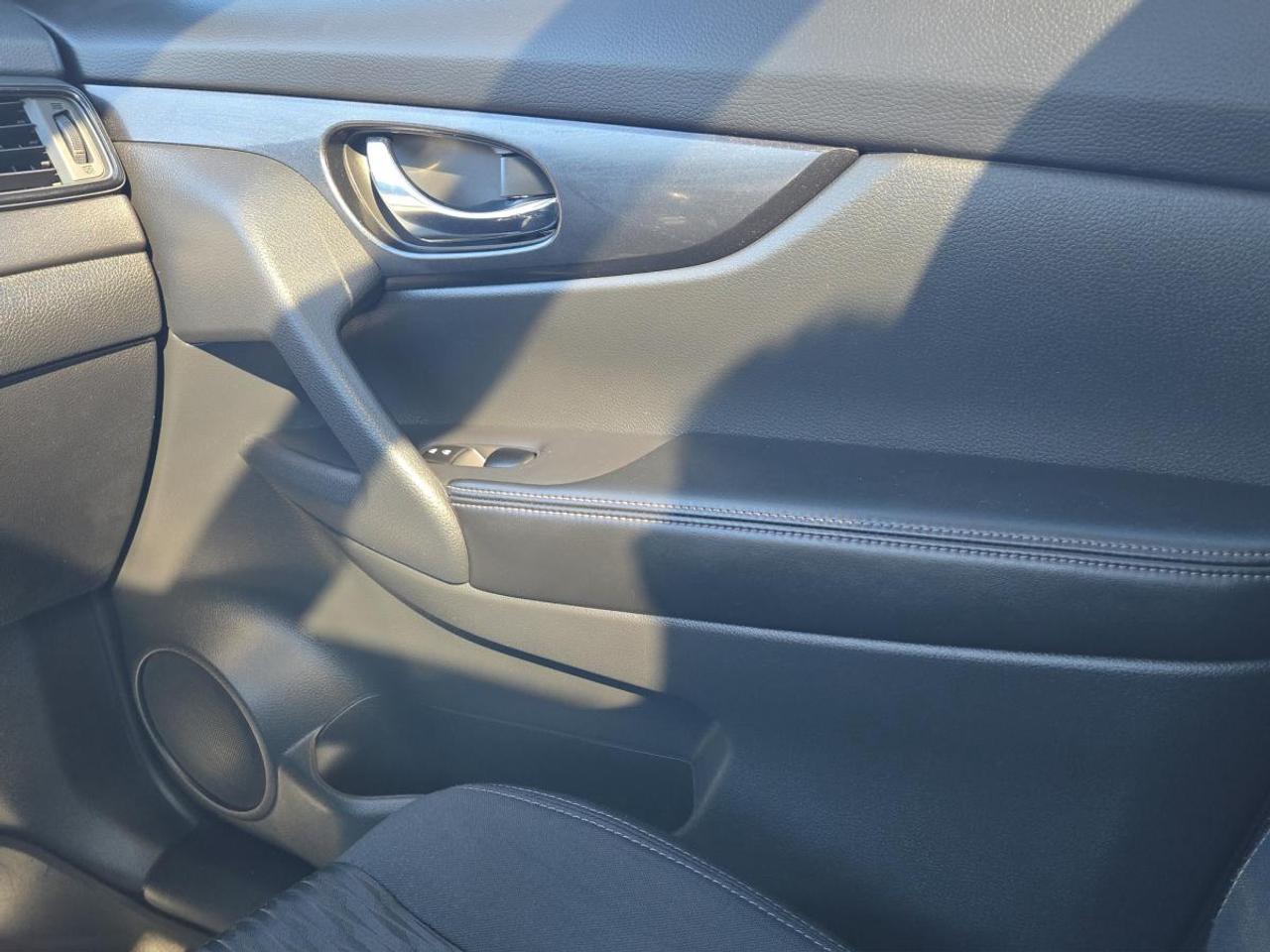 2018 Nissan Rogue SV Photo