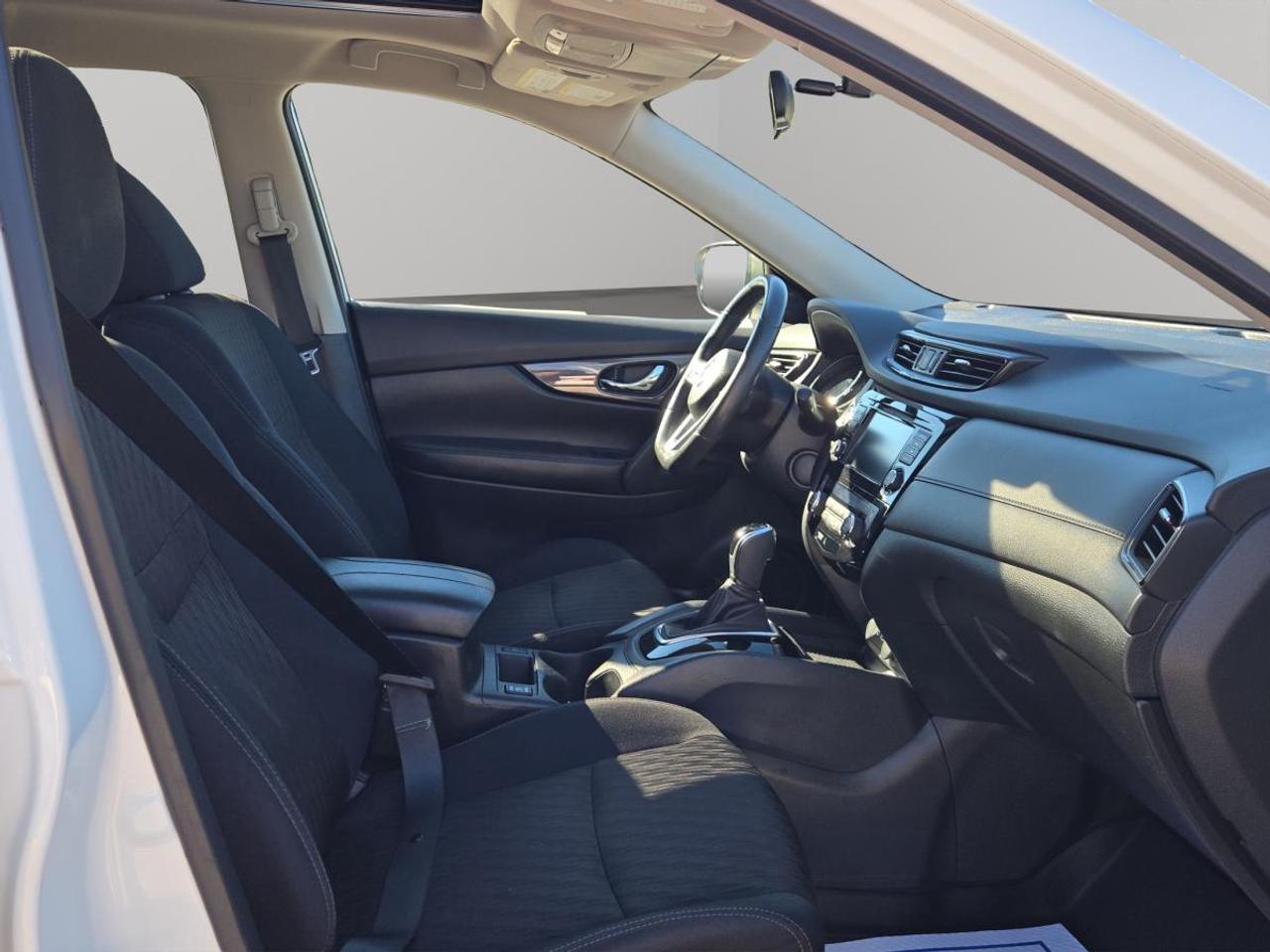 2018 Nissan Rogue SV Photo
