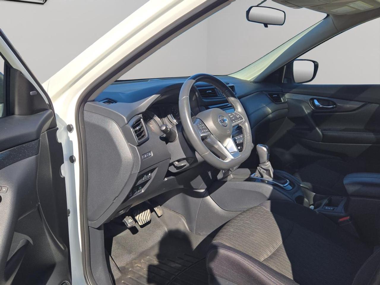 2018 Nissan Rogue SV Photo