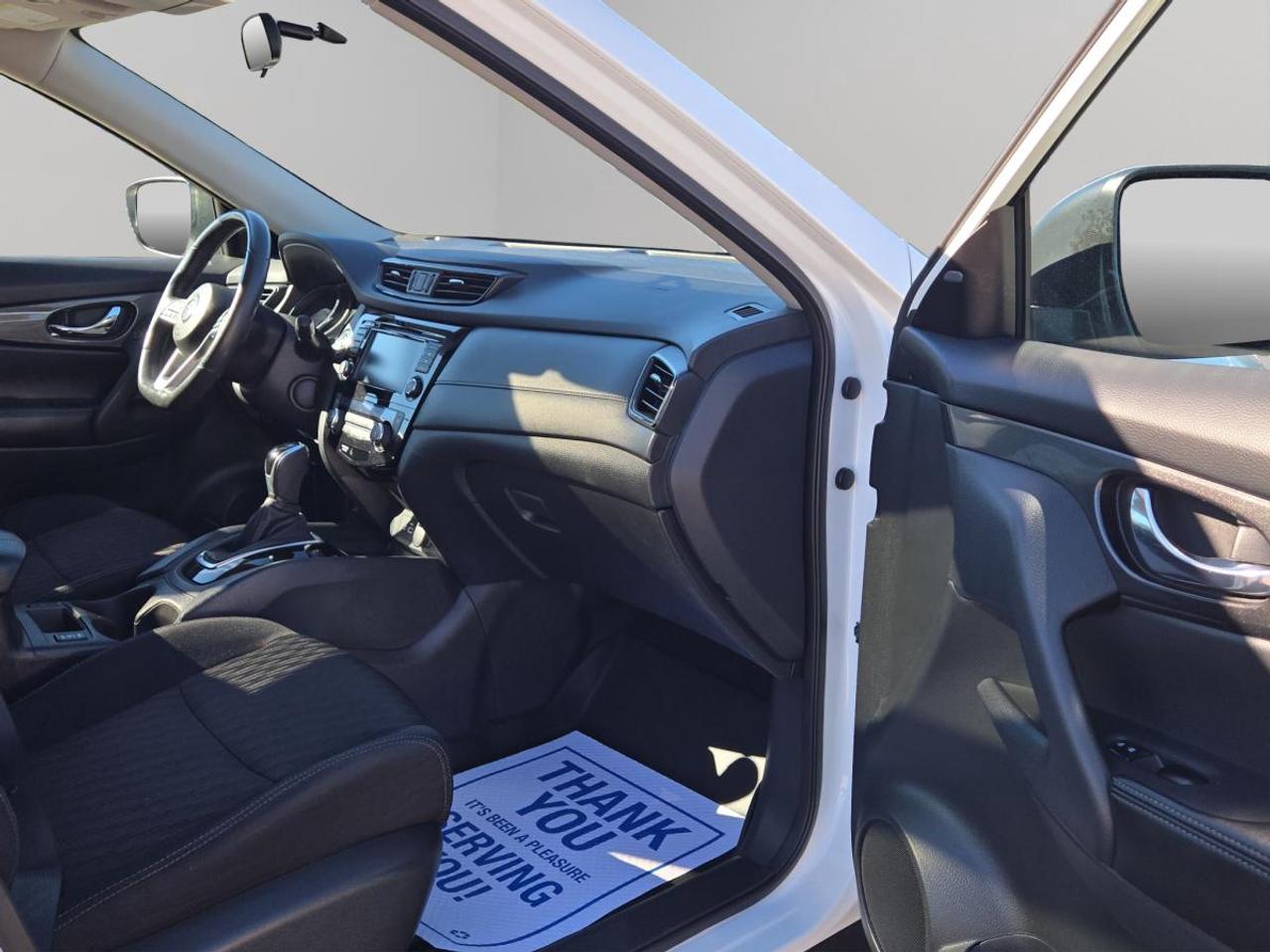 2018 Nissan Rogue SV Photo