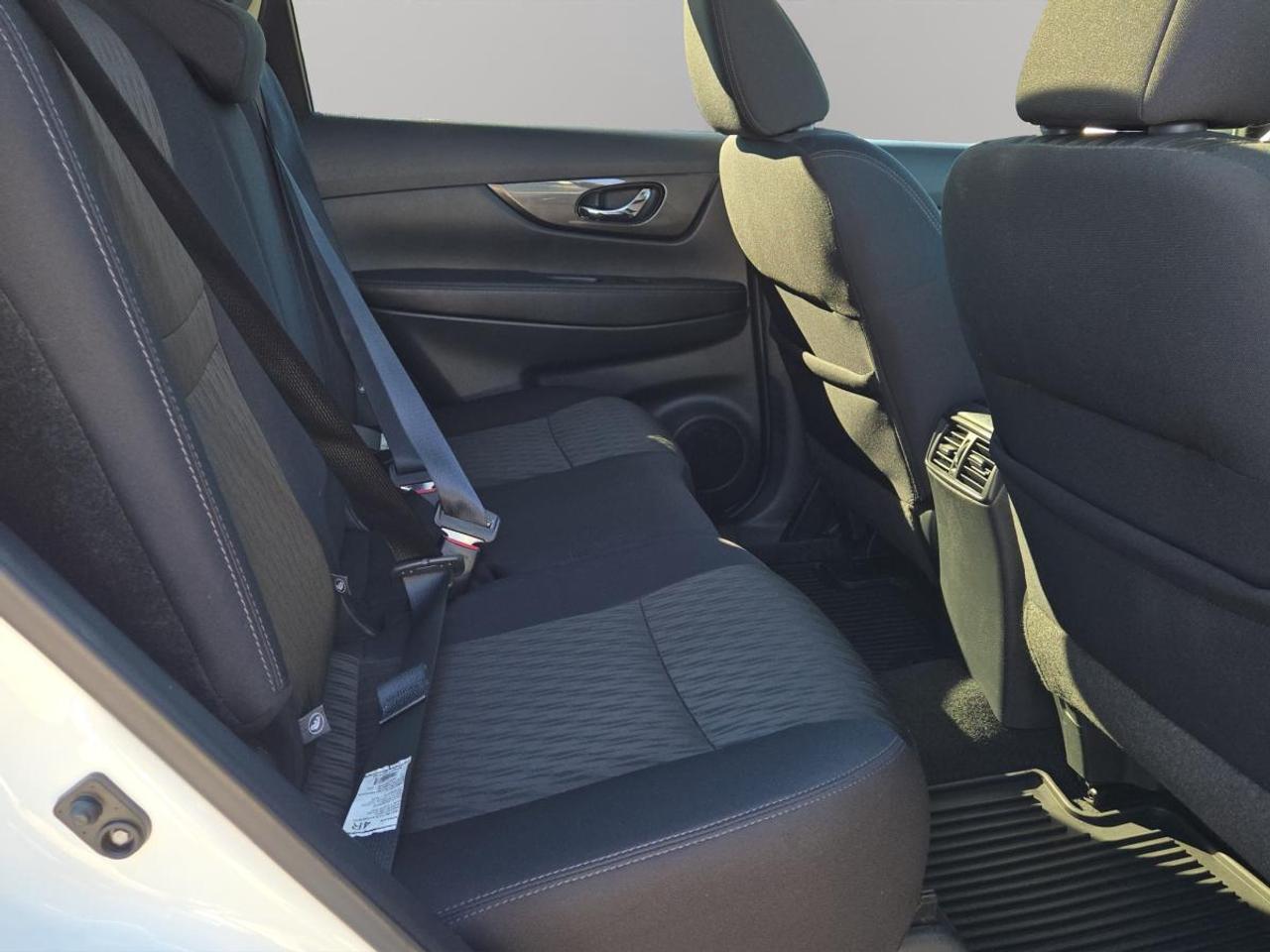 2018 Nissan Rogue SV Photo