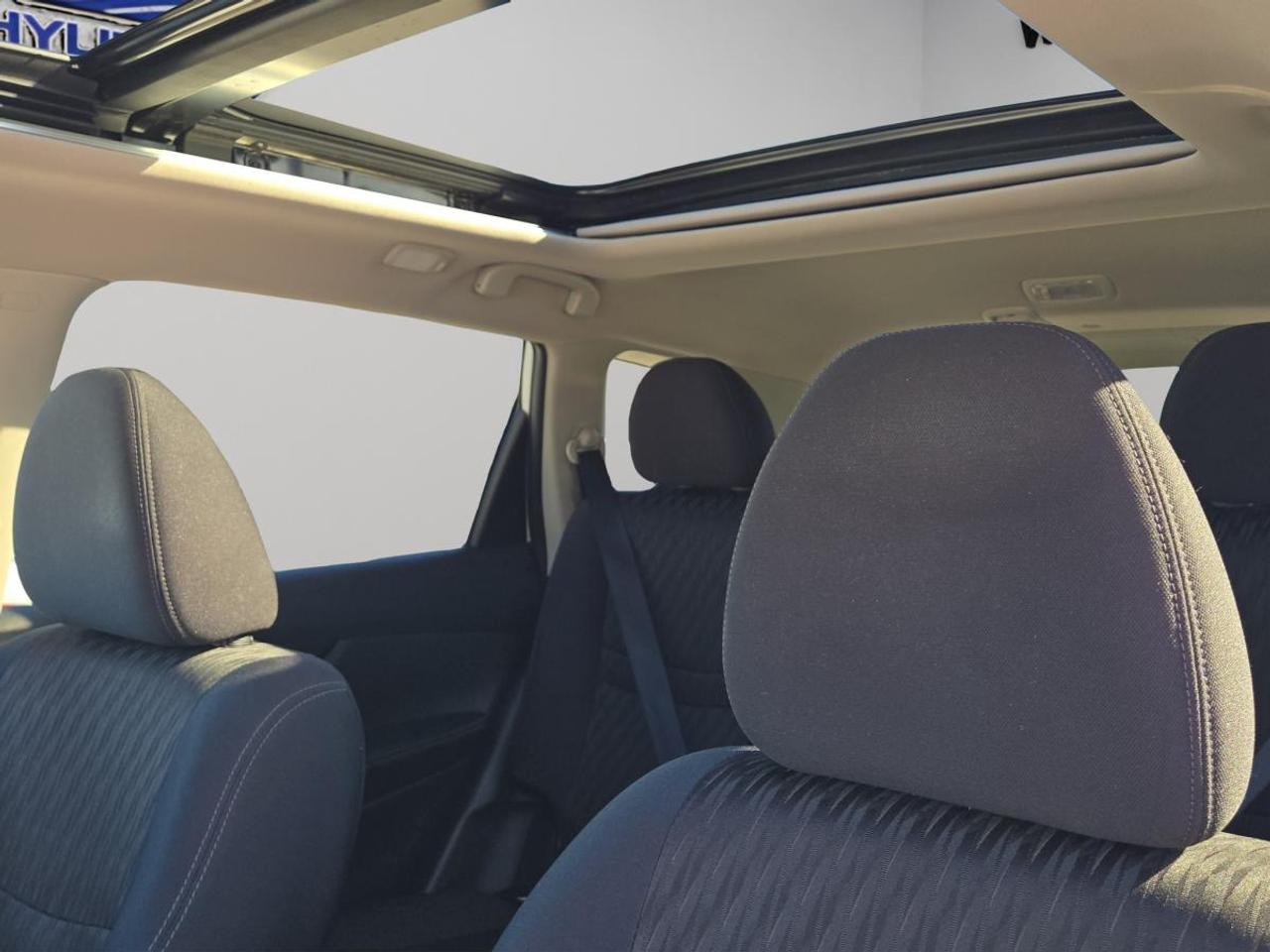 2018 Nissan Rogue SV Photo