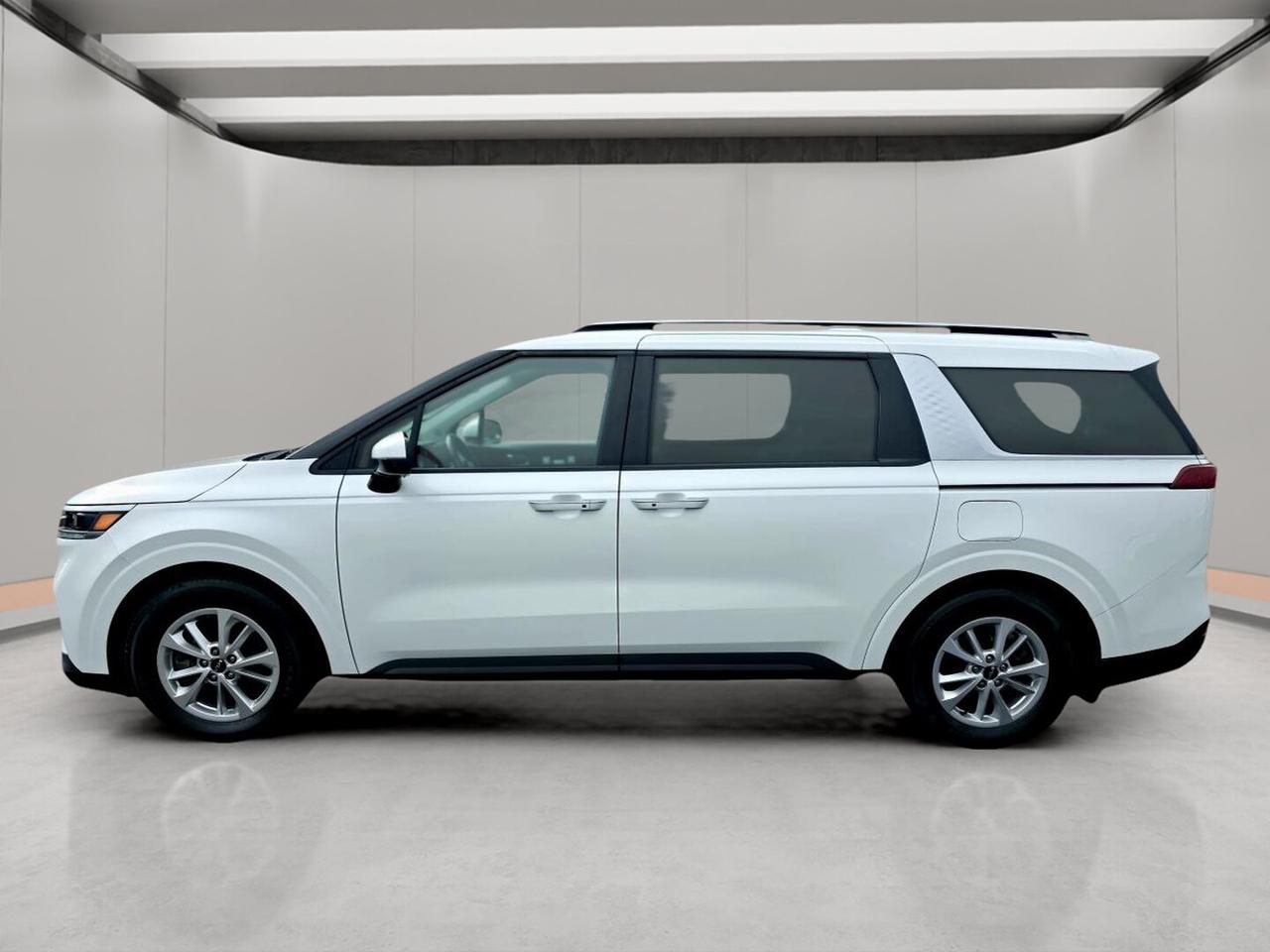 2024 Kia Carnival LX+ Photo