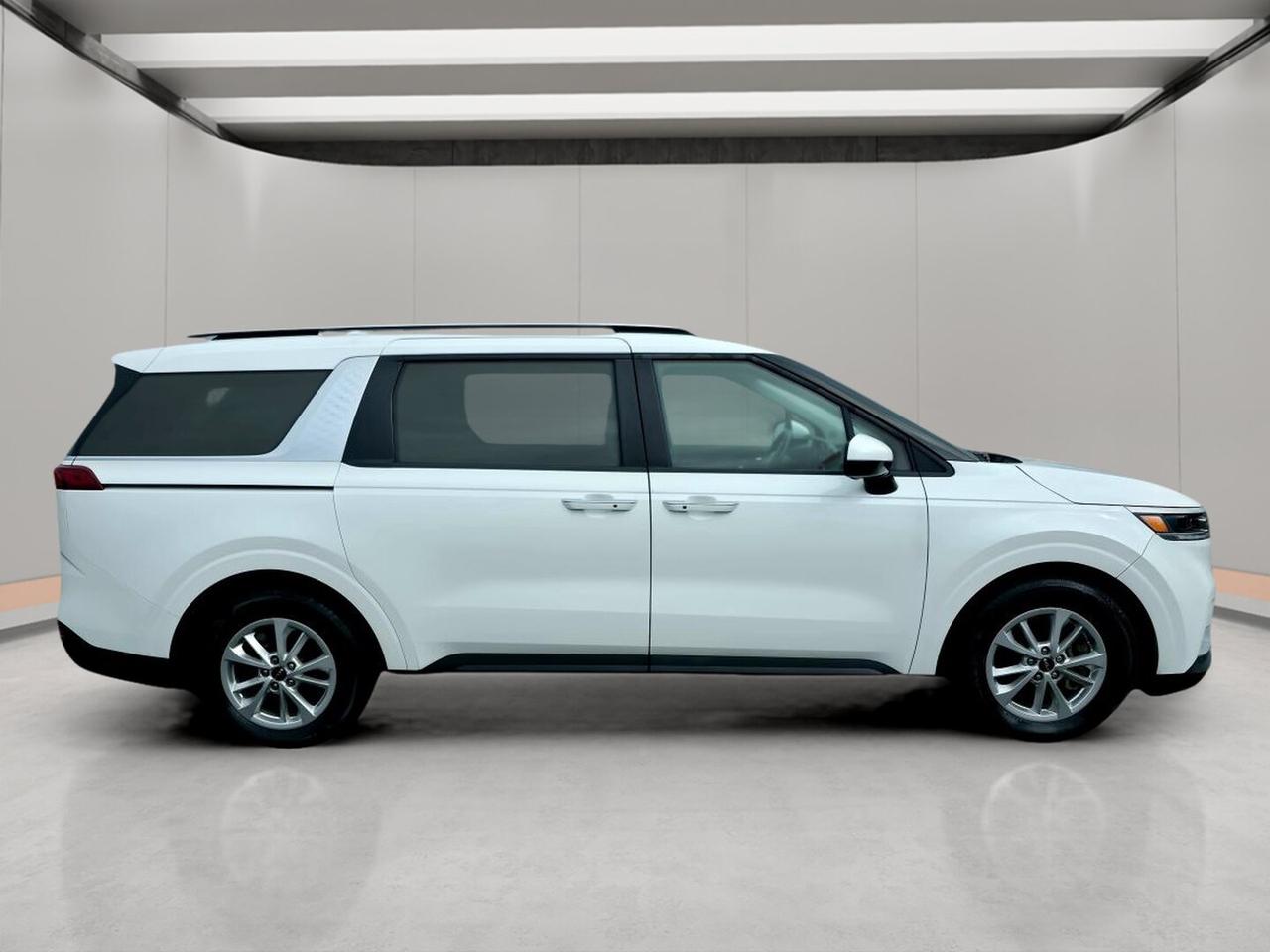 2024 Kia Carnival LX+ Photo