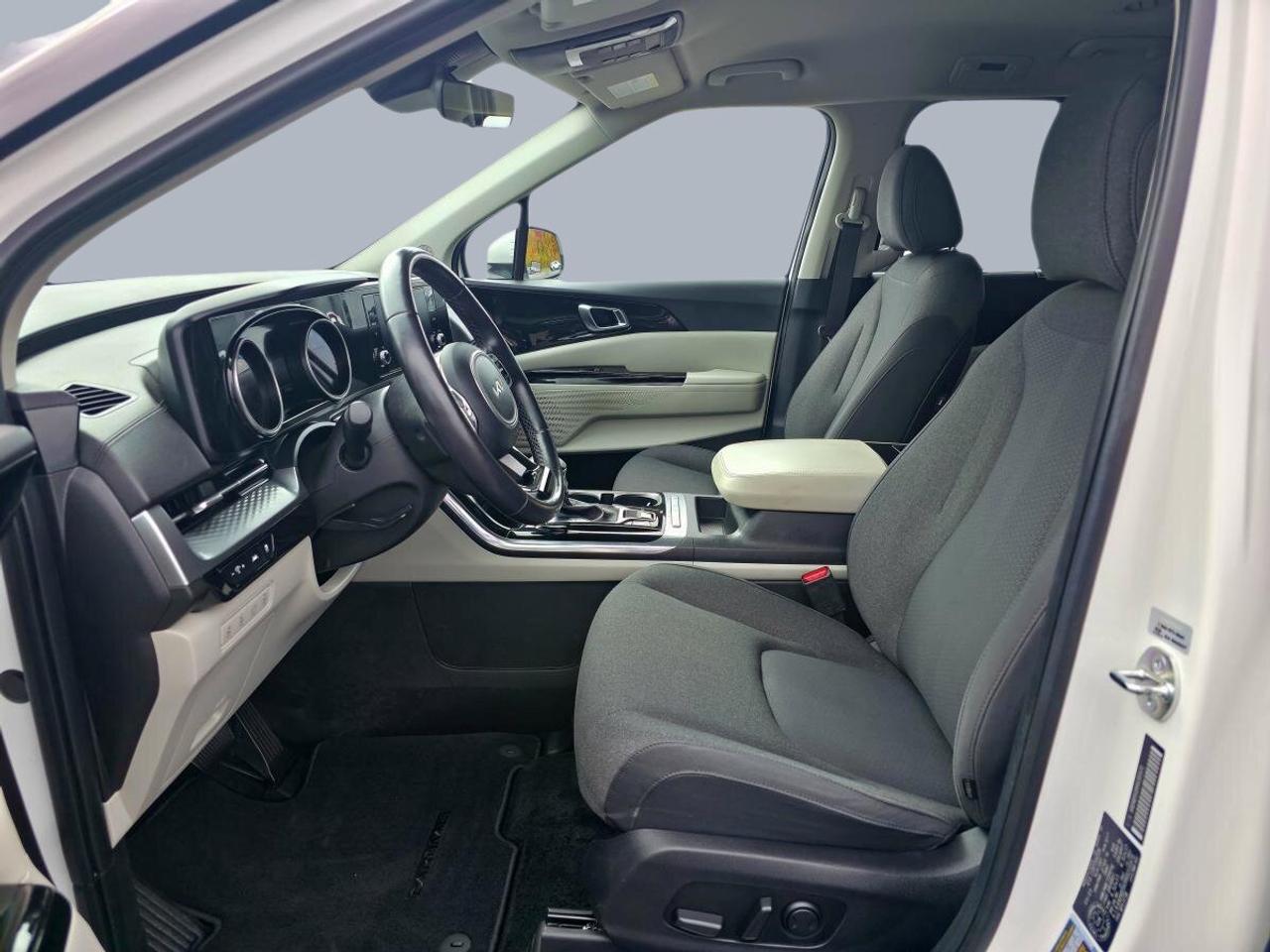 2024 Kia Carnival LX+ Photo
