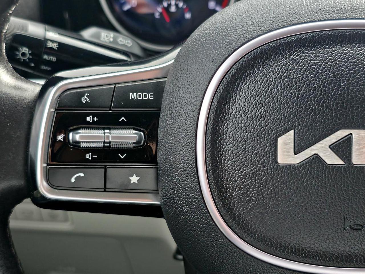 2024 Kia Carnival LX+ Photo