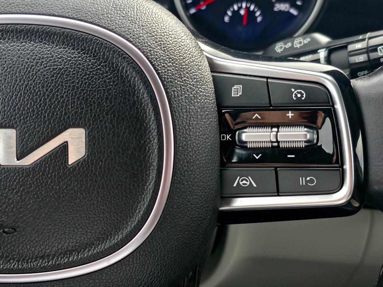 2024 Kia Carnival LX+ Photo