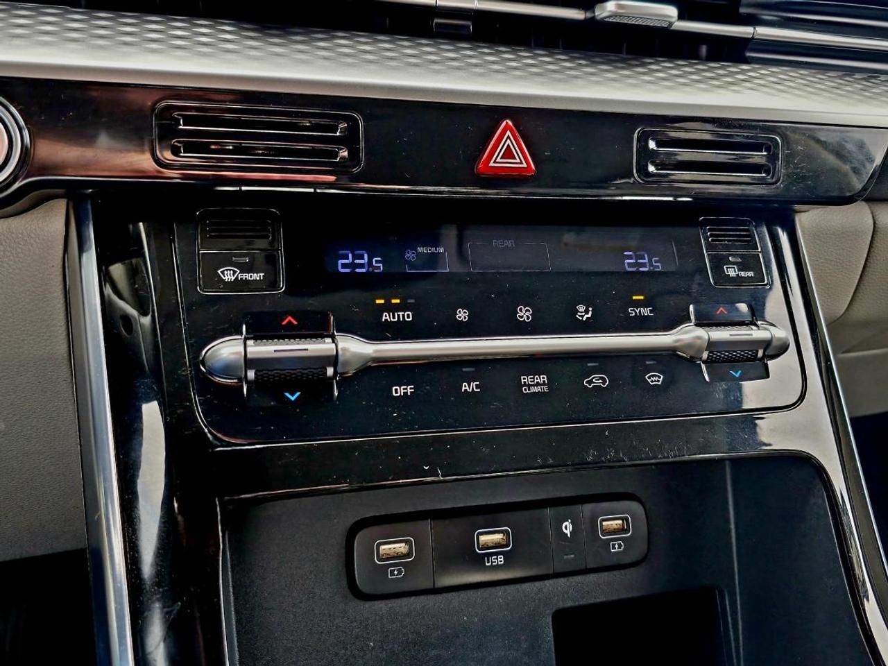 2024 Kia Carnival LX+ Photo