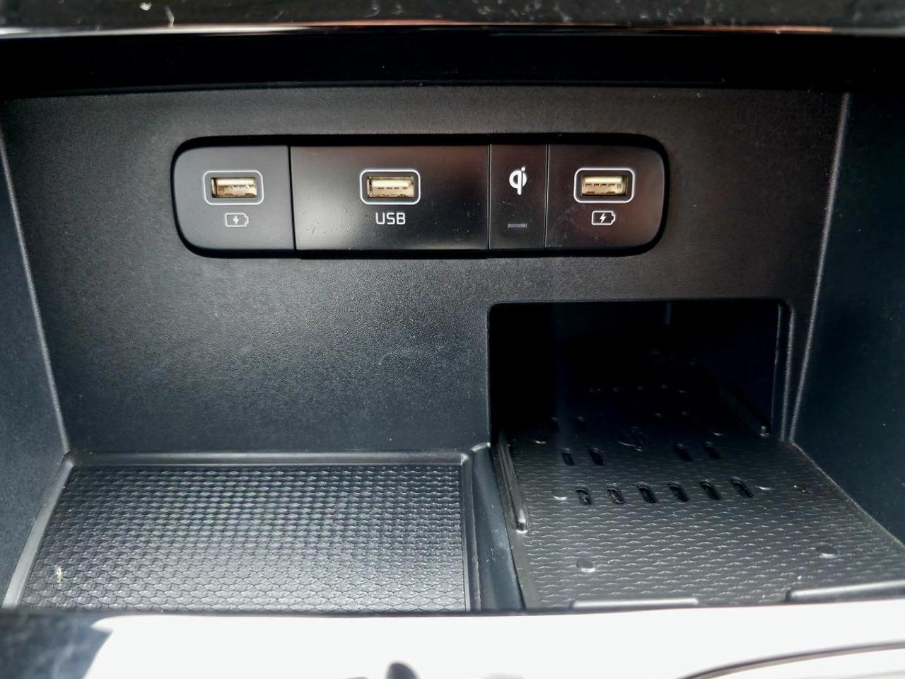 2024 Kia Carnival LX+ Photo