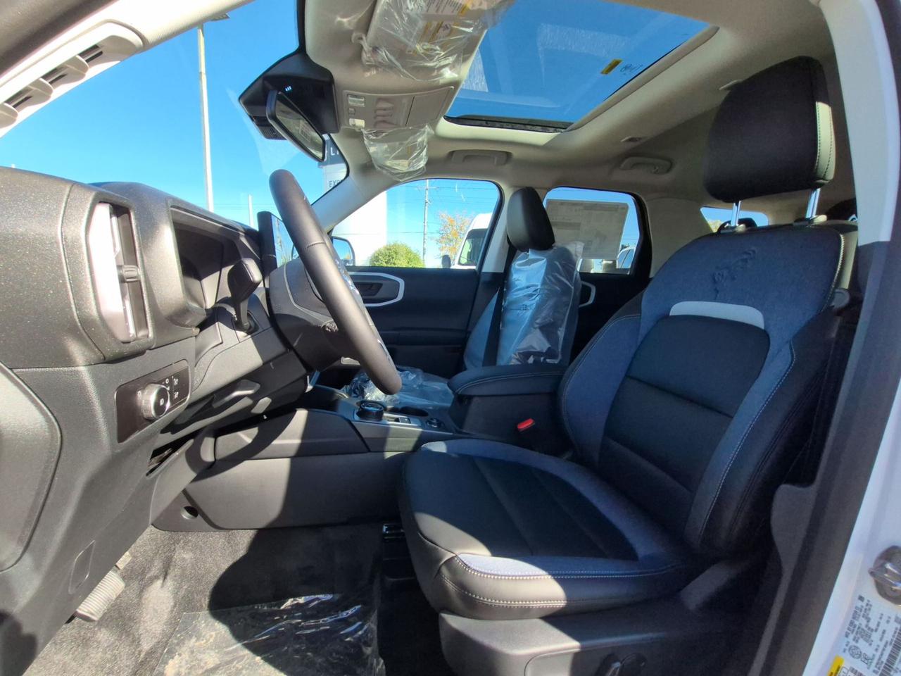 2026 Ford Bronco Sport OUTER BANKS, MOONROOF, TECH PKG, ADAPTIVE CRUISE Photo