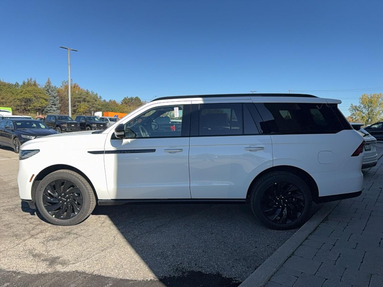 2027 Lincoln Navigator JET BLACK PKG, PANO ROOF, POWER BOARDS, BLUECRUISE Photo4