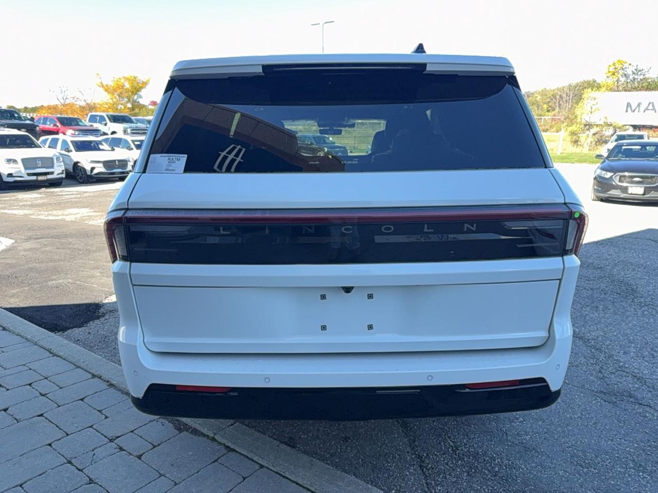 2027 Lincoln Navigator JET BLACK PKG, PANO ROOF, POWER BOARDS, BLUECRUISE Photo2