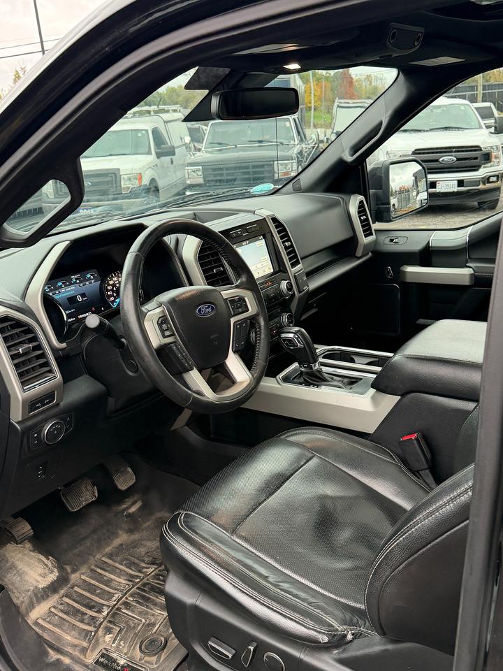 2017 Ford F-150 Lariat Photo1