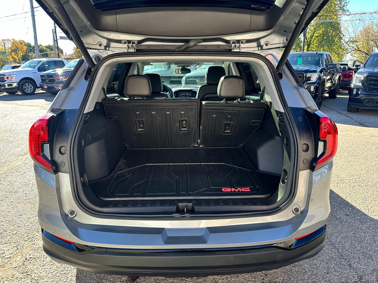 2024 GMC Terrain SLT ELEV. AWD HTD-LTHR PanoRoof XM PowerGate RvCam Photo
