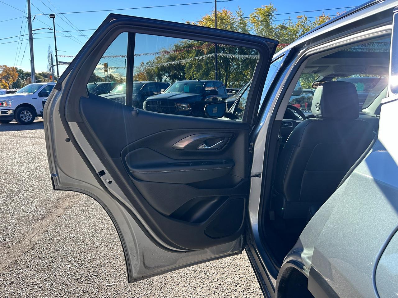 2024 GMC Terrain SLT ELEV. AWD HTD-LTHR PanoRoof XM PowerGate RvCam Photo