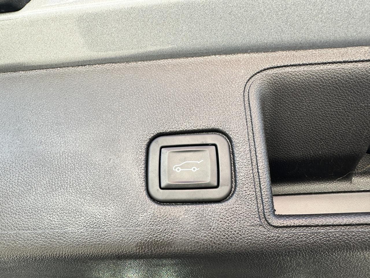 2024 GMC Terrain SLT ELEV. AWD HTD-LTHR PanoRoof XM PowerGate RvCam Photo