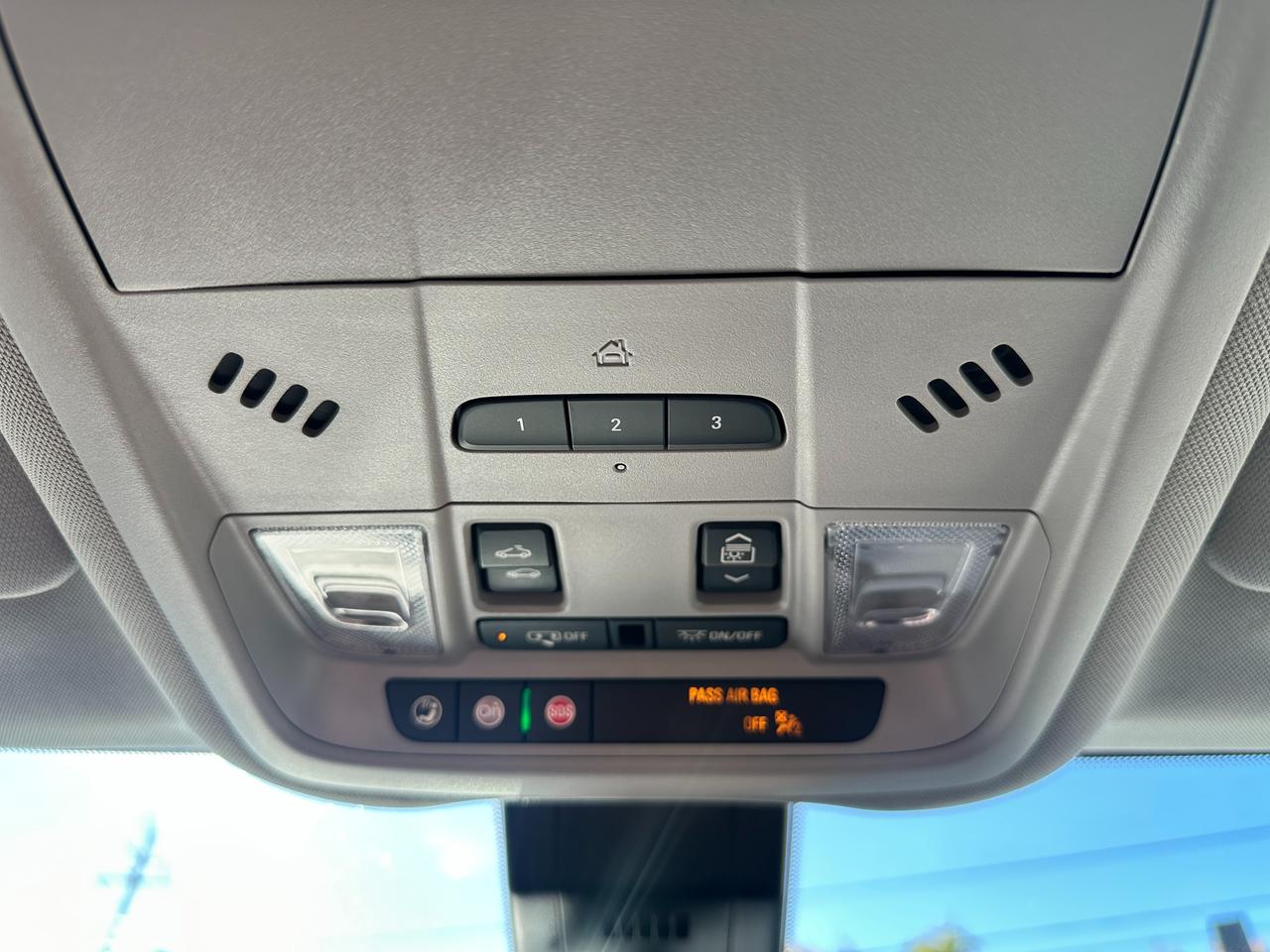 2024 GMC Terrain SLT ELEV. AWD HTD-LTHR PanoRoof XM PowerGate RvCam Photo