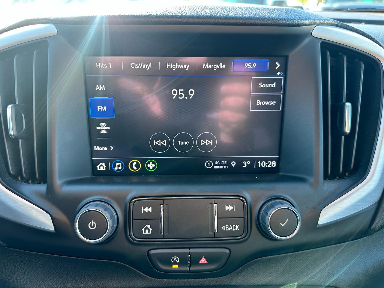 2024 GMC Terrain SLT ELEV. AWD HTD-LTHR PanoRoof XM PowerGate RvCam Photo