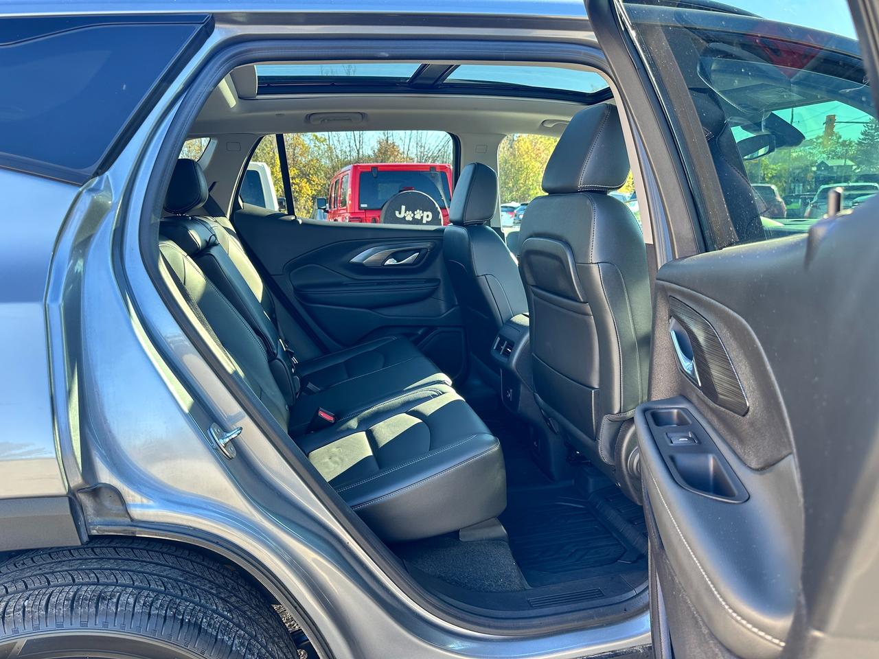 2024 GMC Terrain SLT ELEV. AWD HTD-LTHR PanoRoof XM PowerGate RvCam Photo