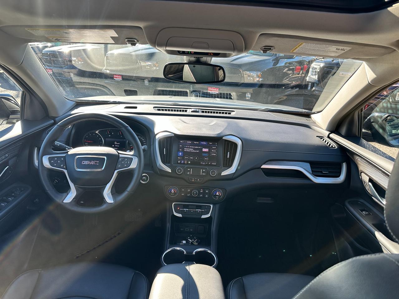 2024 GMC Terrain SLT ELEV. AWD HTD-LTHR PanoRoof XM PowerGate RvCam Photo