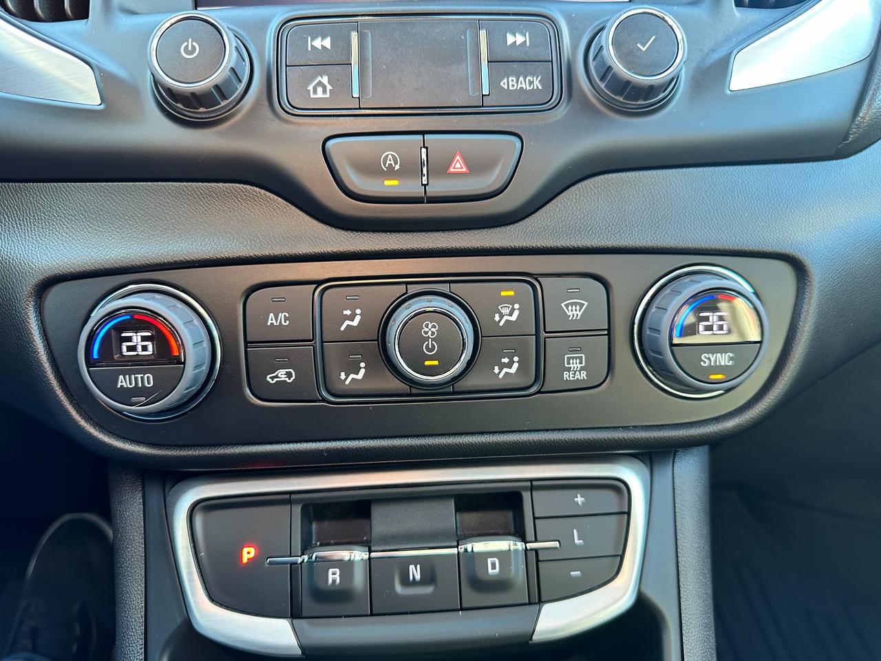 2024 GMC Terrain SLT ELEV. AWD HTD-LTHR PanoRoof XM PowerGate RvCam Photo