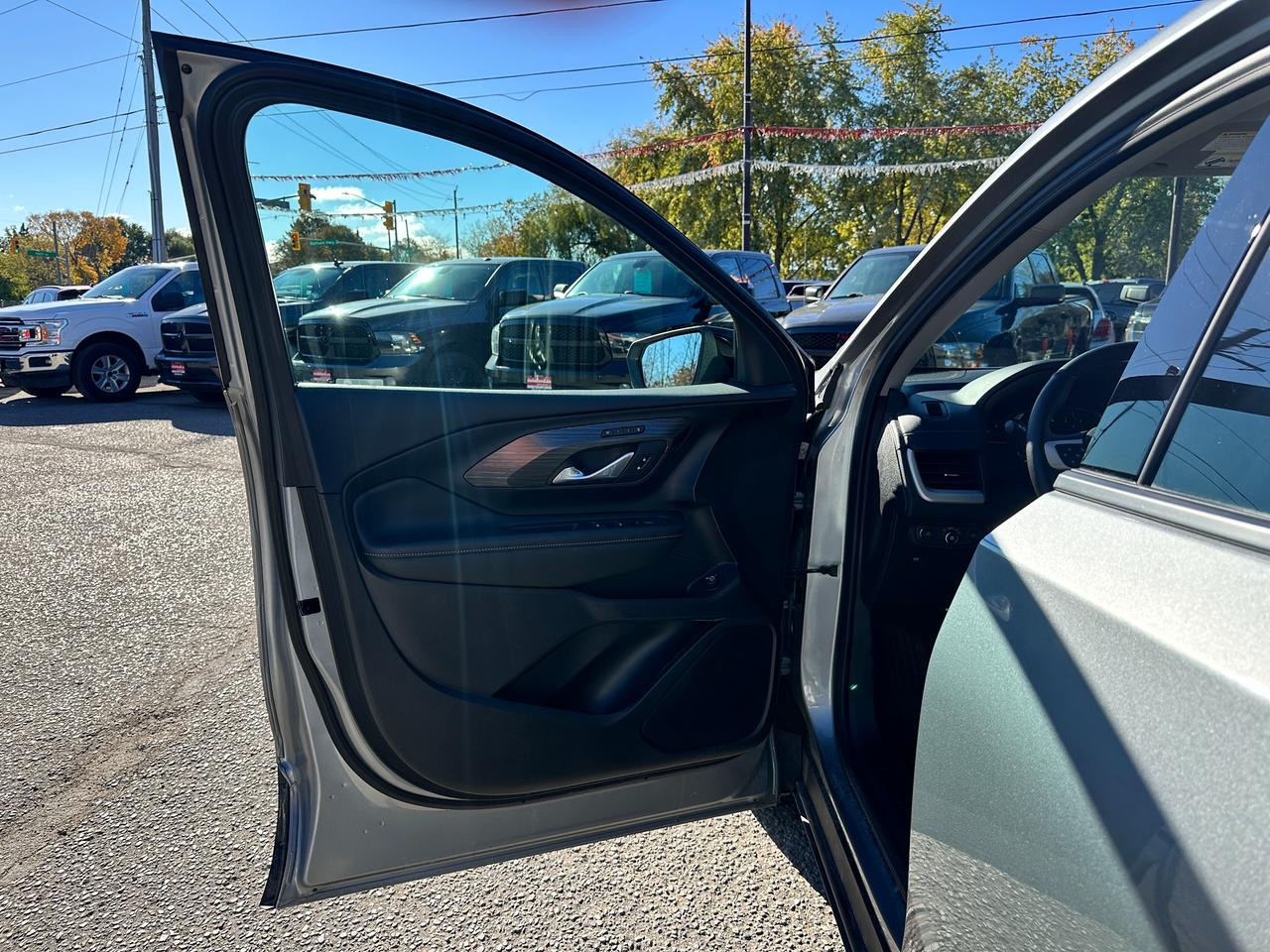 2024 GMC Terrain SLT ELEV. AWD HTD-LTHR PanoRoof XM PowerGate RvCam Photo