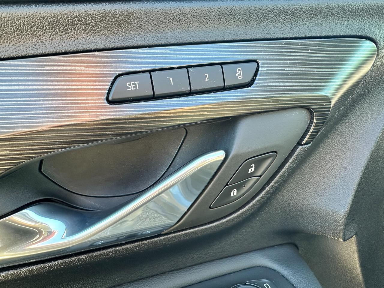 2024 GMC Terrain SLT ELEV. AWD HTD-LTHR PanoRoof XM PowerGate RvCam Photo