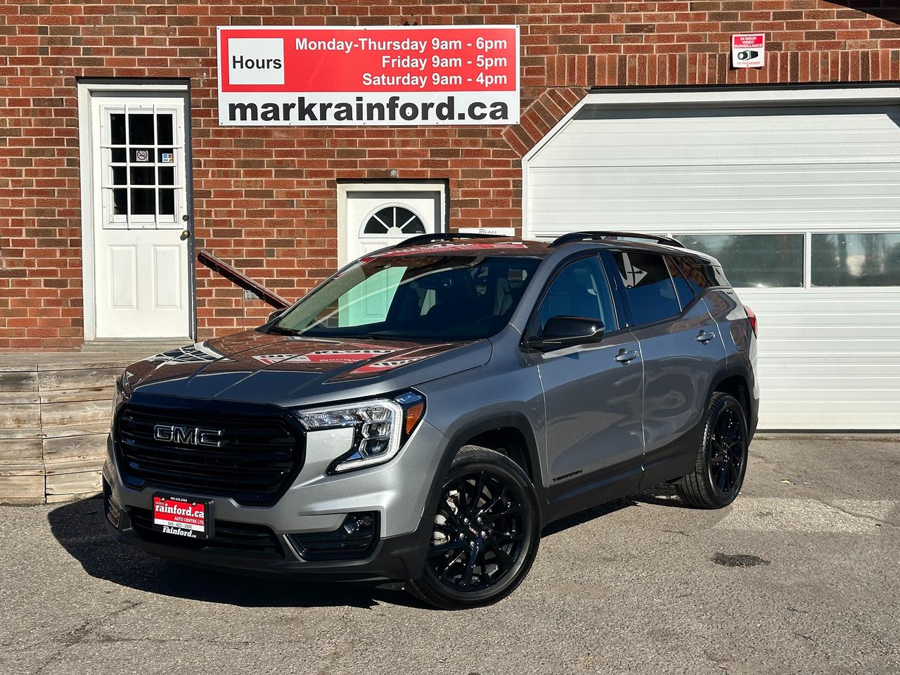 2024 GMC Terrain SLT ELEV. AWD HTD-LTHR PanoRoof XM PowerGate RvCam - Photo #1