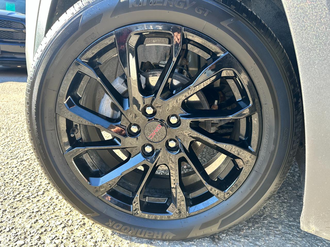 2024 GMC Terrain SLT ELEV. AWD HTD-LTHR PanoRoof XM PowerGate RvCam Photo
