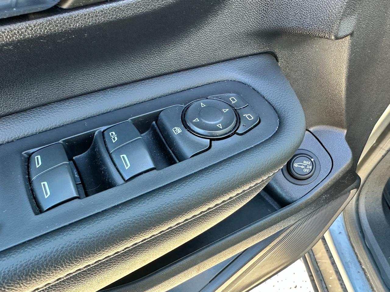2024 GMC Terrain SLT ELEV. AWD HTD-LTHR PanoRoof XM PowerGate RvCam Photo