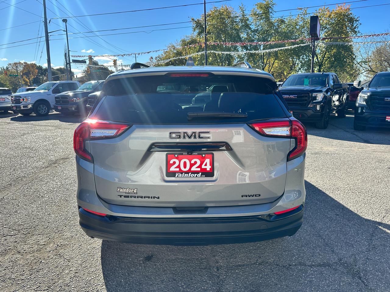 2024 GMC Terrain SLT ELEV. AWD HTD-LTHR PanoRoof XM PowerGate RvCam Photo