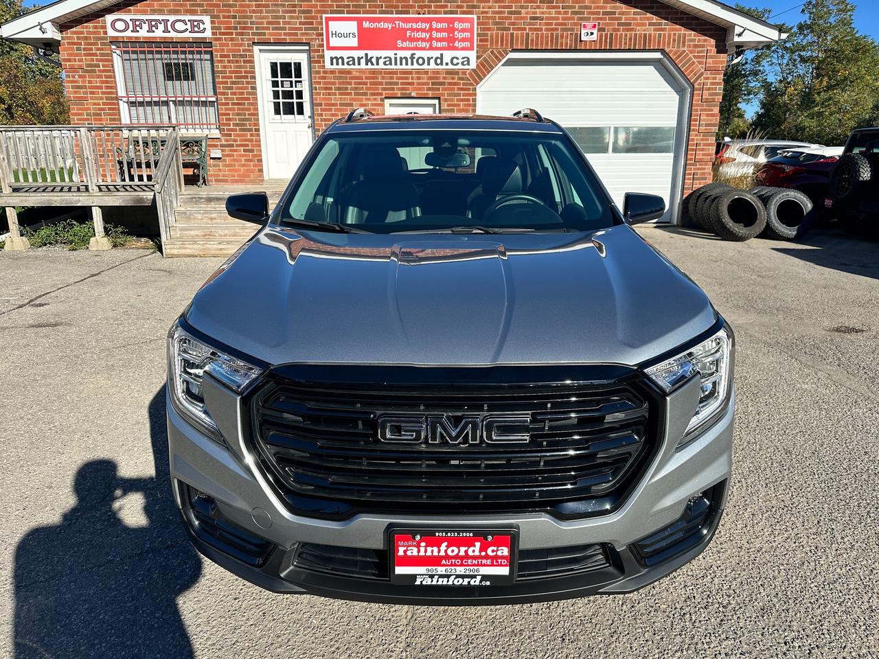 2024 GMC Terrain SLT ELEV. AWD HTD-LTHR PanoRoof XM PowerGate RvCam Photo5