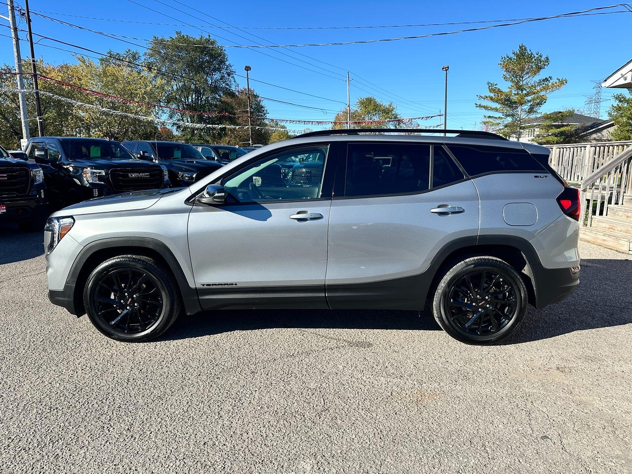 2024 GMC Terrain SLT ELEV. AWD HTD-LTHR PanoRoof XM PowerGate RvCam Photo
