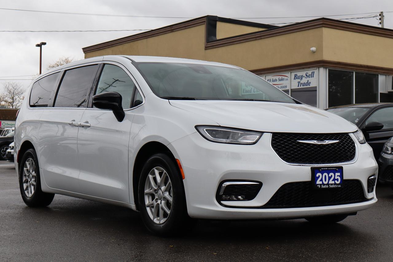 2025 Chrysler Pacifica Select FWD Photo0