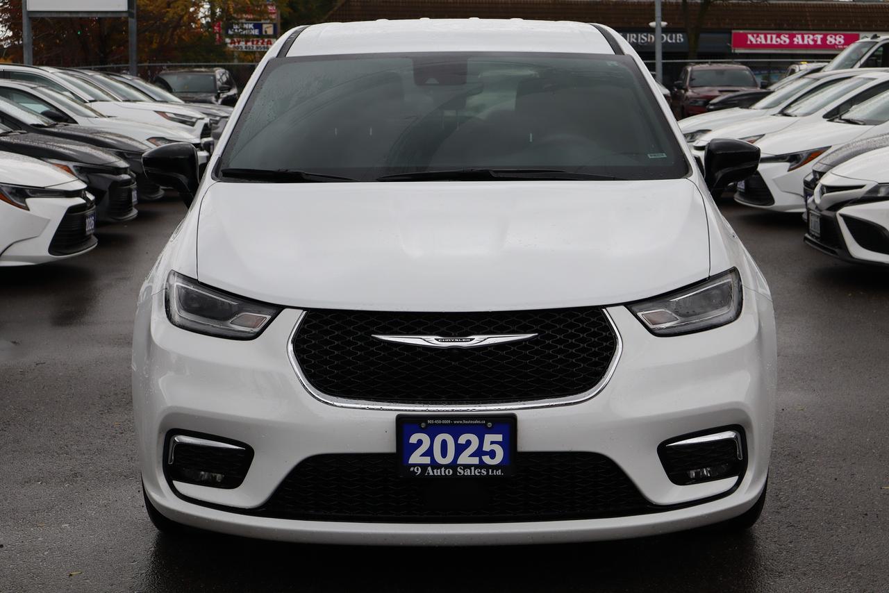 2025 Chrysler Pacifica Select FWD Photo5