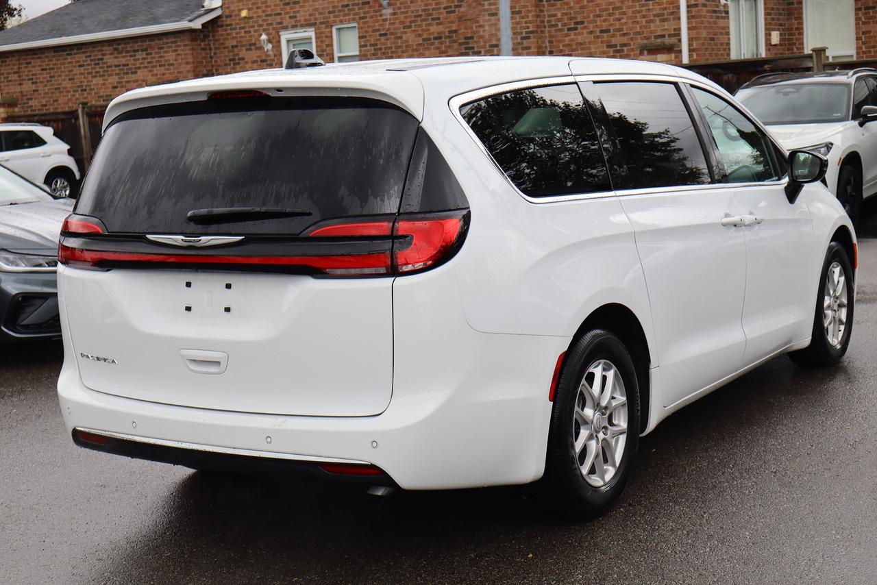 2025 Chrysler Pacifica Select FWD Photo