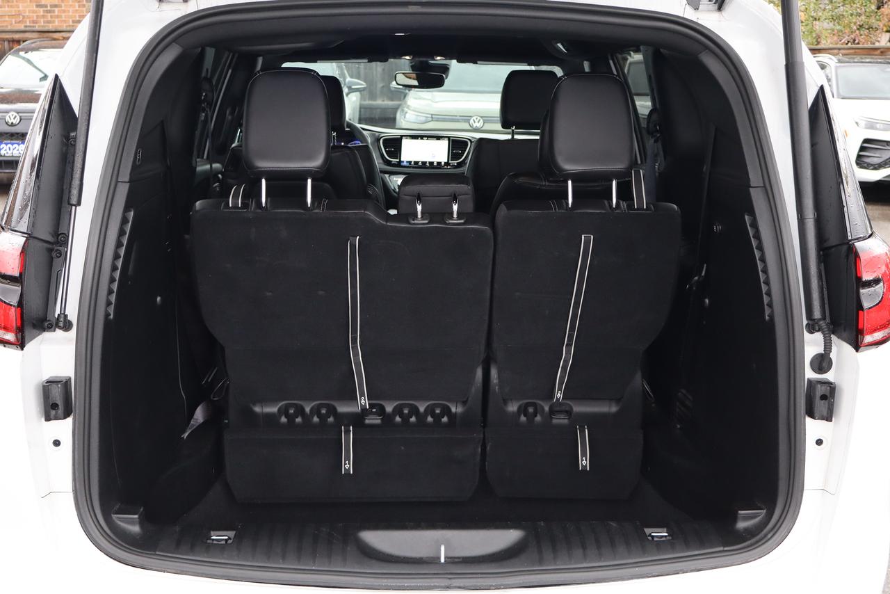 2025 Chrysler Pacifica Select FWD Photo
