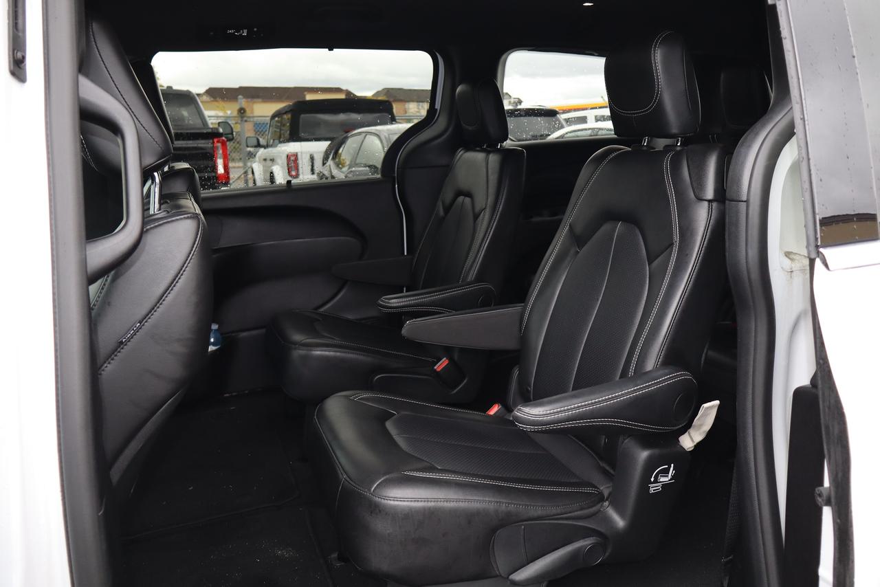 2025 Chrysler Pacifica Select FWD Photo