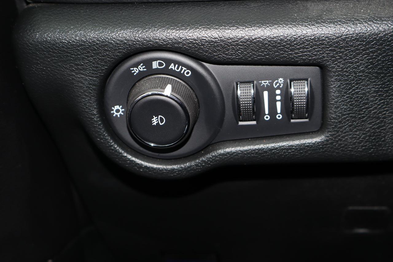 2025 Chrysler Pacifica Select FWD Photo