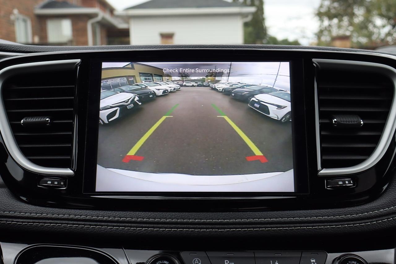 2025 Chrysler Pacifica Select FWD Photo
