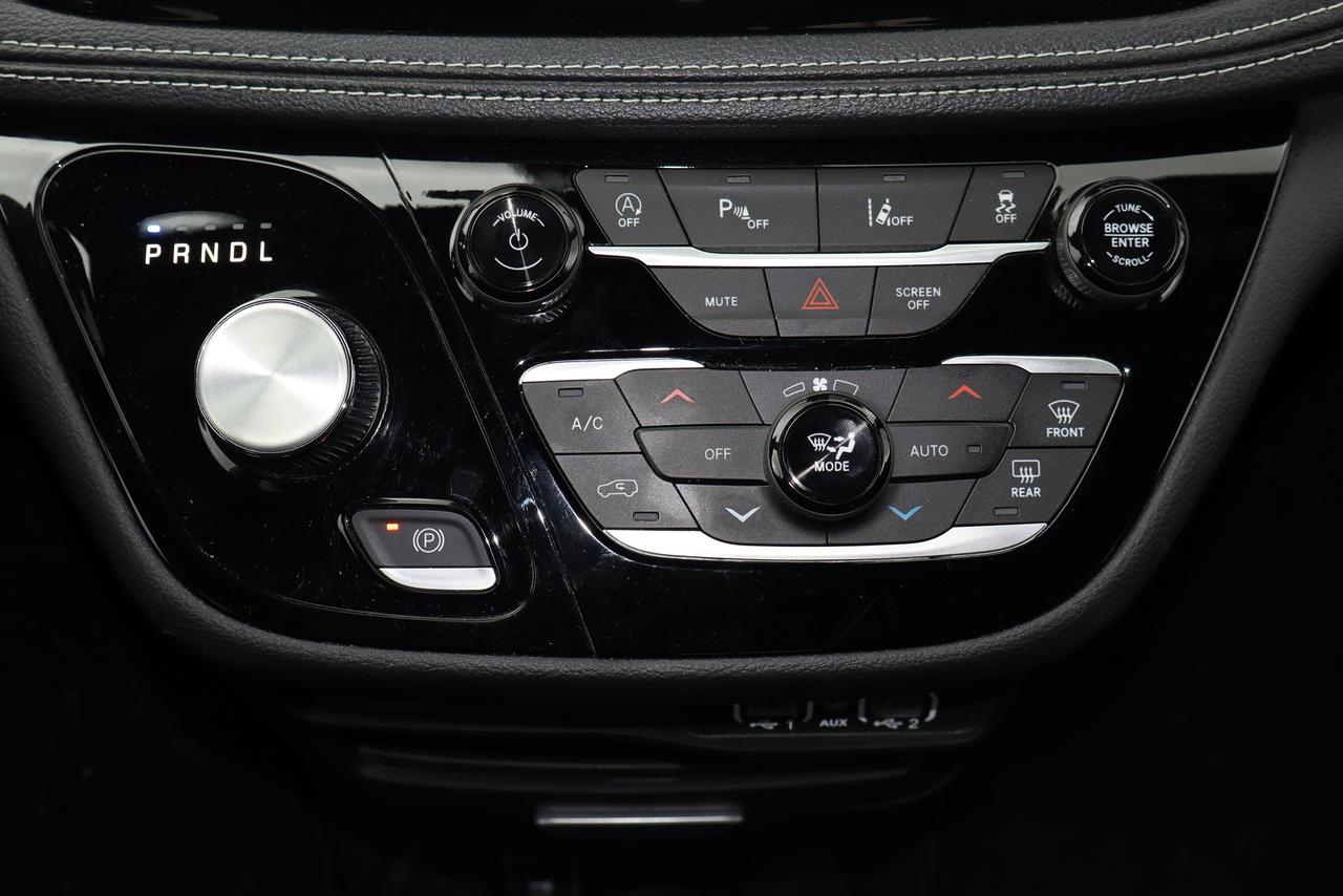 2025 Chrysler Pacifica Select FWD Photo