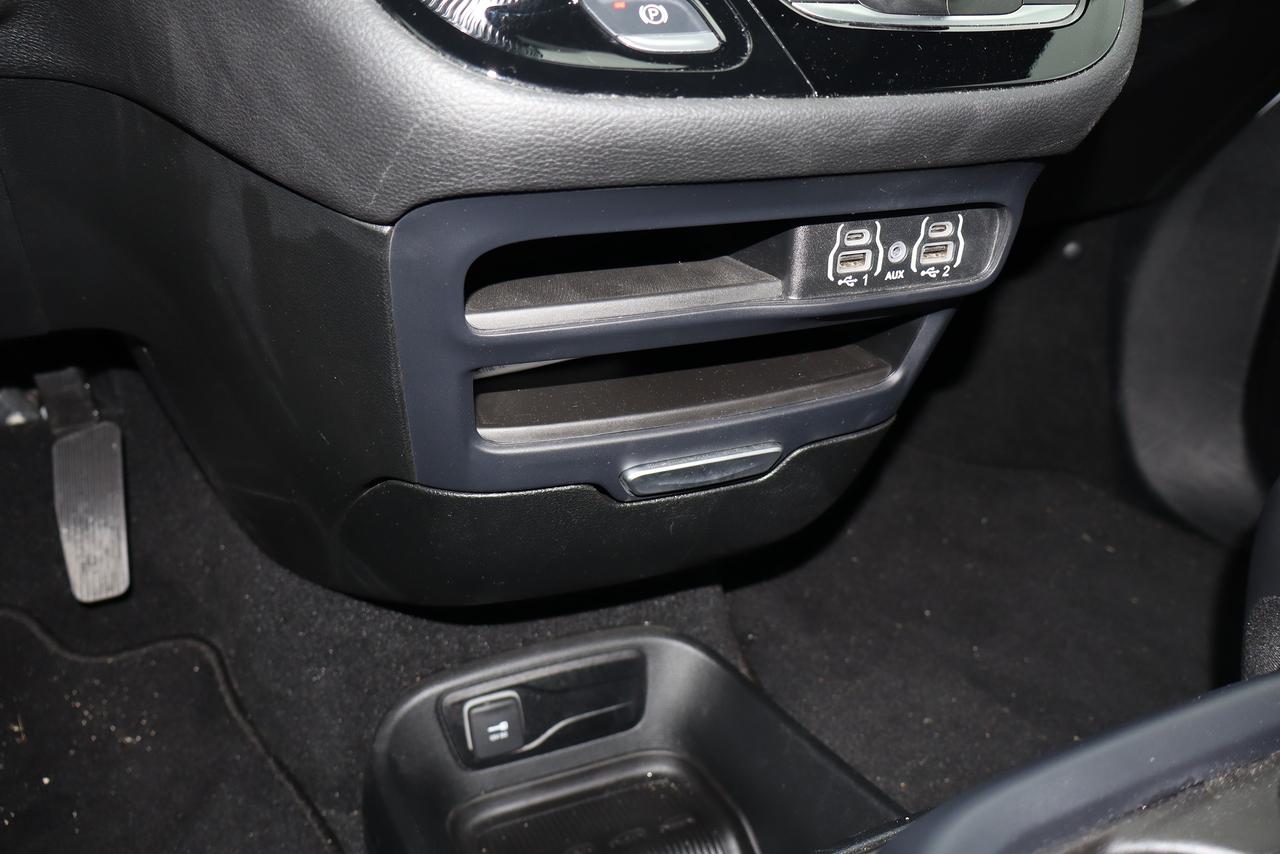 2025 Chrysler Pacifica Select FWD Photo
